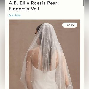 A.B. Ellie Roesia Pearl Fingertip Veil